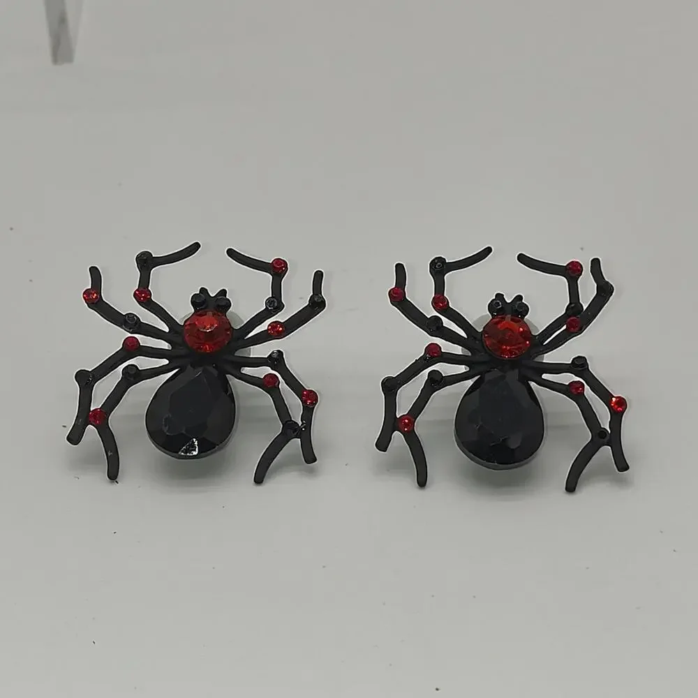 Black spider earrings with red